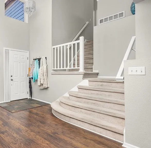387 Oak Ln — Photo 1
