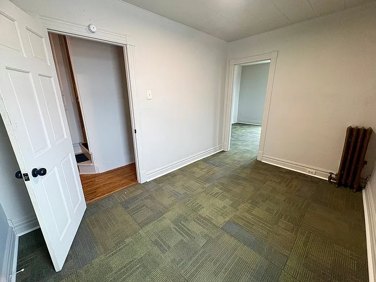 923 W Princess St — Photo 17