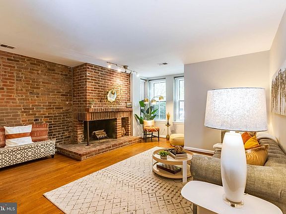 3rd image of 410 11th St NE APT 11
