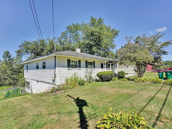 3rd image of 13 Fleetwood Dr