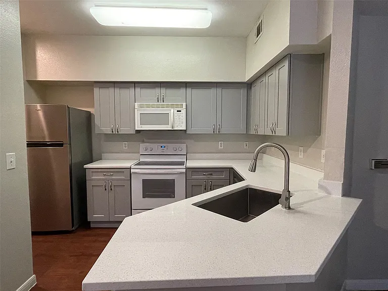 2320 Gracy Farms Ln #916 — Photo 3