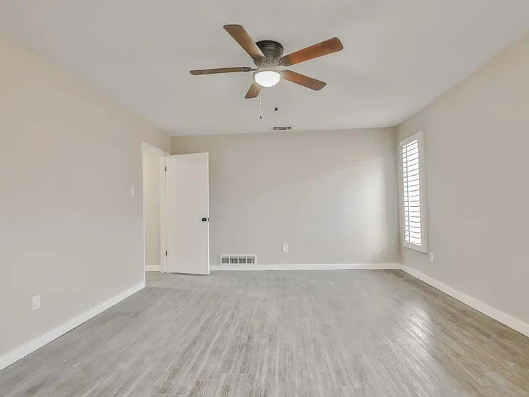 8007 Elmwood Ave — Photo 9