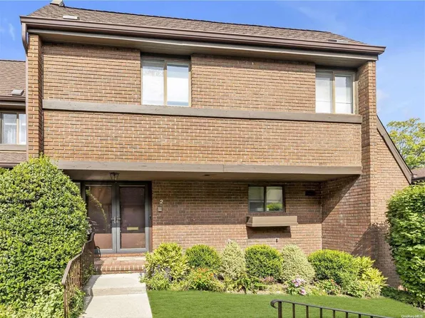 2 Chestnut Hill #99, Roslyn, NY 11576