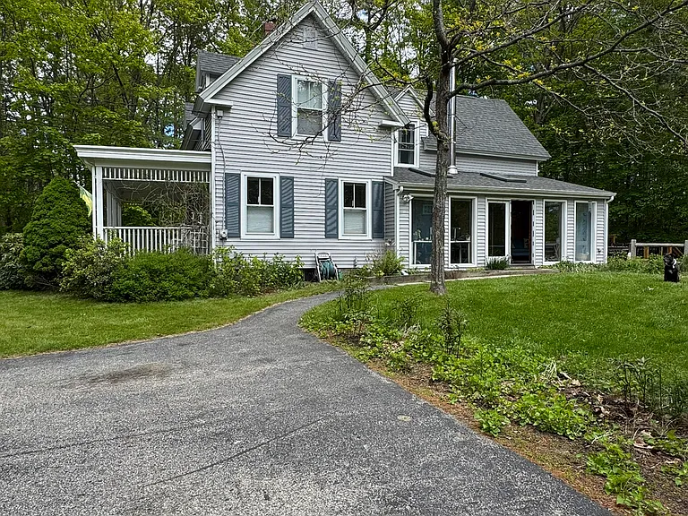 222 Hillside St — Photo 2