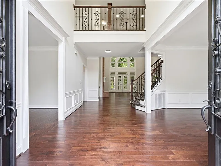 730 Rose Creek Cir — Photo 4