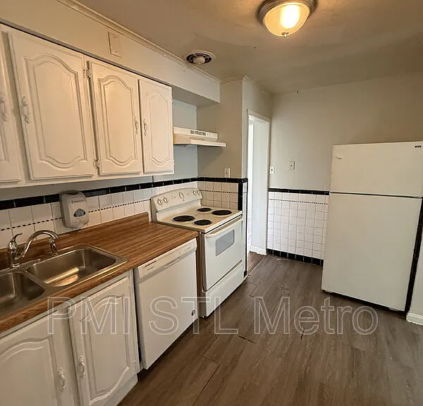 1131 Darr Dr — Photo 4