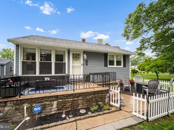 145 Nursery Ave, Levittown, PA 19057