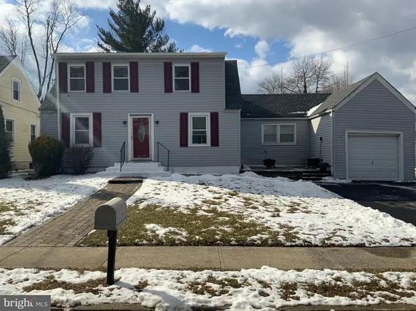 123 Buttonwood Dr, Ewing, NJ 08638