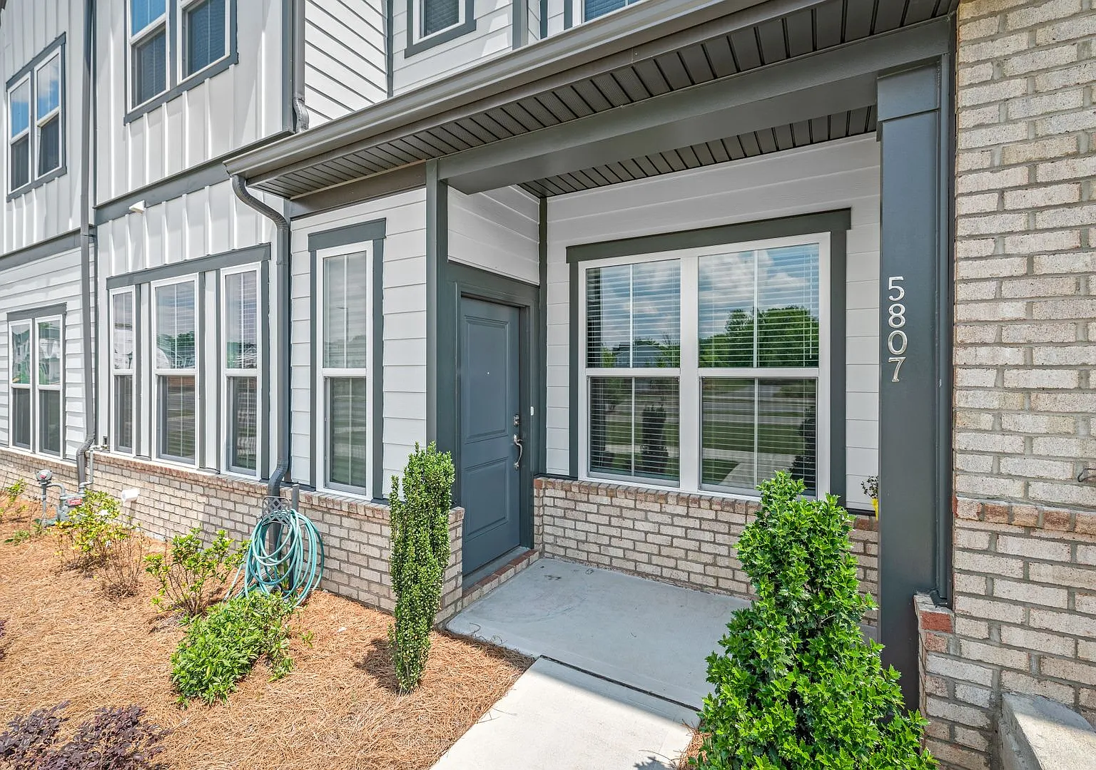 (Coming Soon) 4 Bedroom Townhome in Harrisburg! — Photo 3