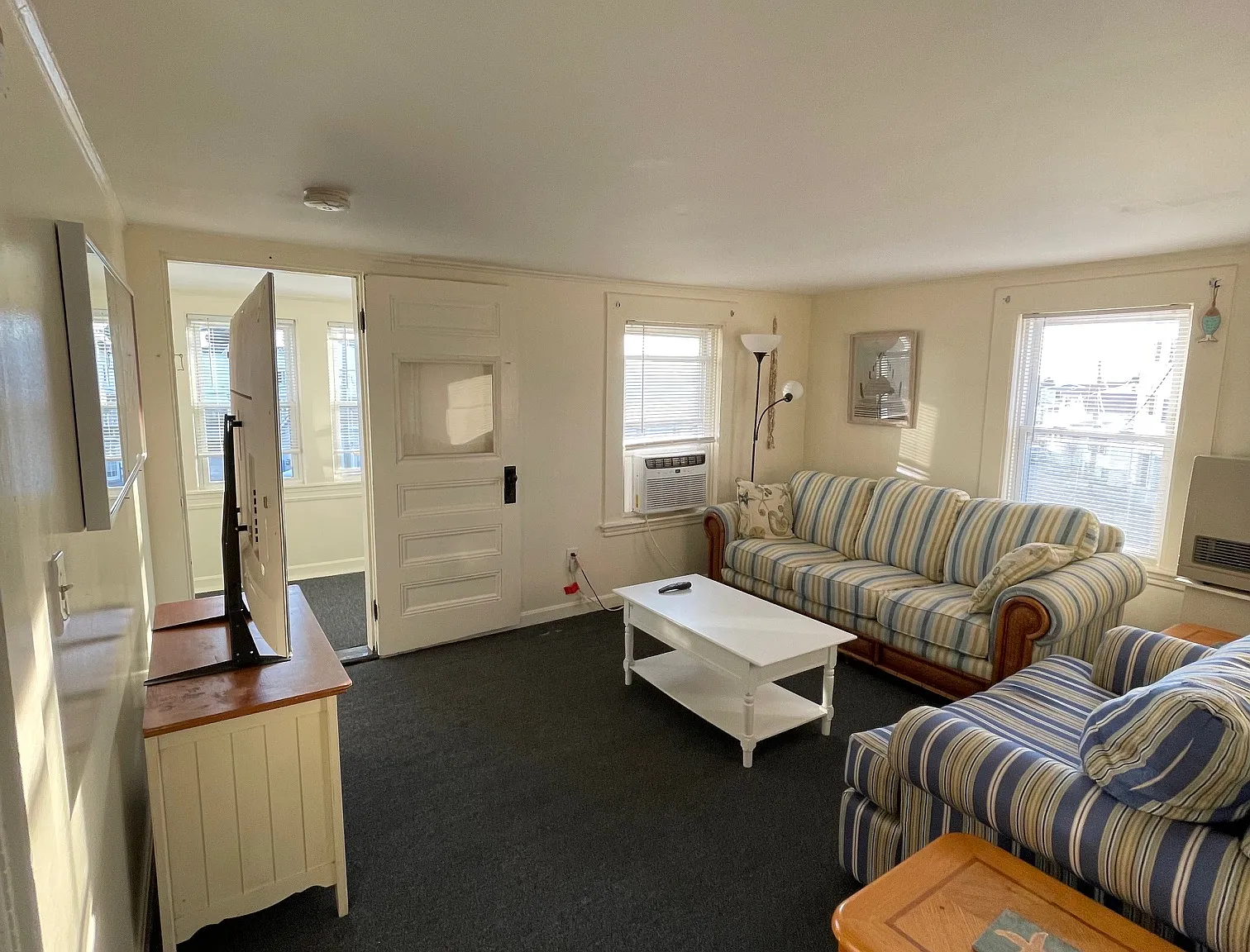 2 bed, 750 sqft, $1,900 — Photo 1