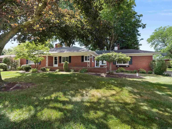 10038 Hosler Rd, Leo, IN 46765