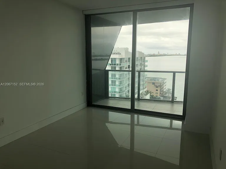 460 NE 28th St #1102 — Photo 13