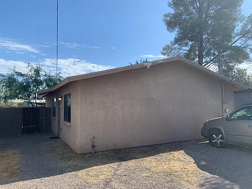1020 E Silver St Photo 1