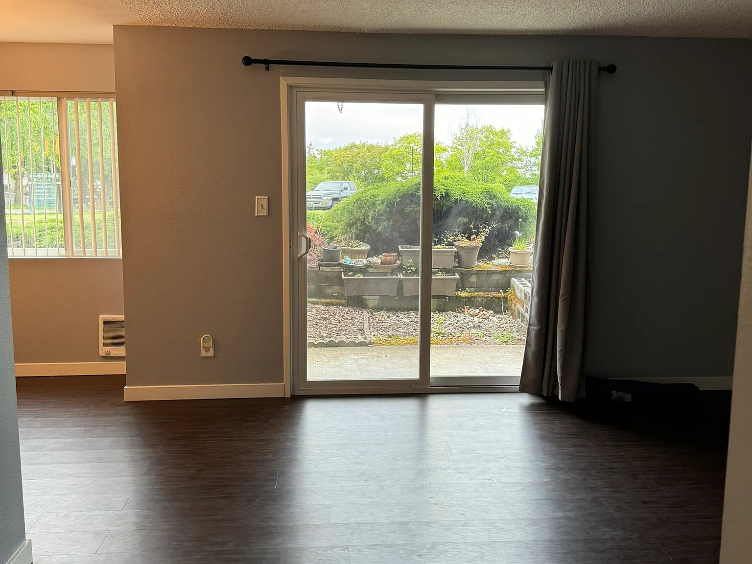 2 bed, 920 sqft, $1,900 — Photo 3