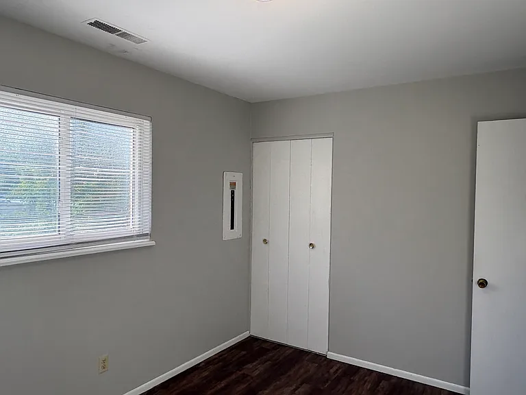 1043 Spinning Rd #1 — Photo 12