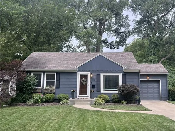 6142 Fontana St, Fairway, KS 66205