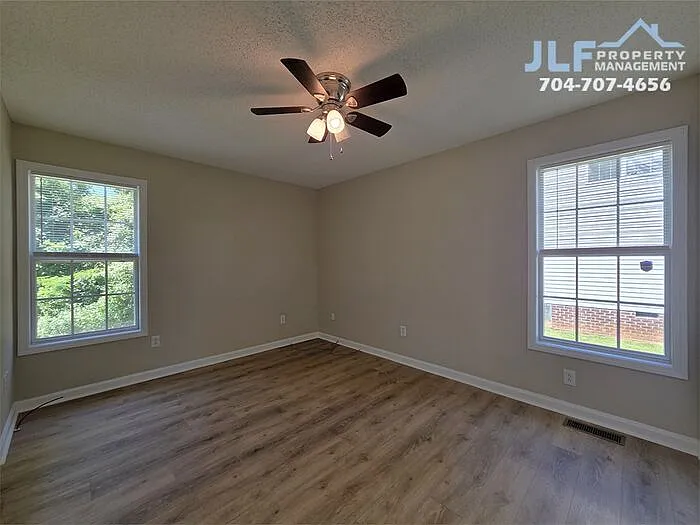1225 Beard St — Photo 11