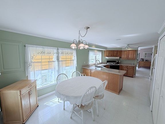 4th image of 31 Trailwood Dr
