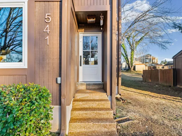 541 Doral Country Dr, Nashville, TN 37221