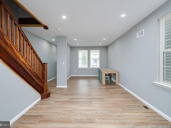 4th image of 709 W Race St