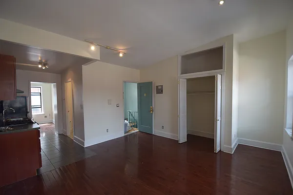 Rented by Rolling Stone Realty LLC | media 8