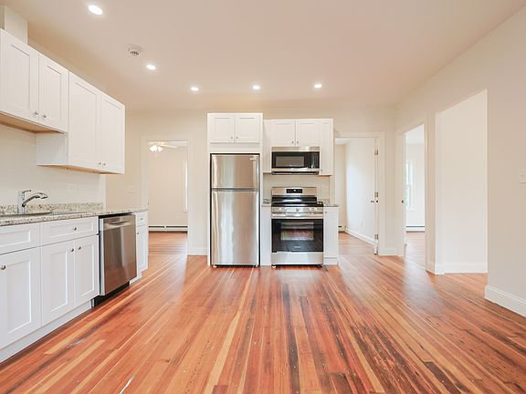 2nd image of 529 Wood St APT 2