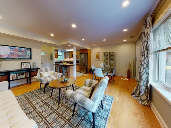 50 Independence Dr #1, Chestnut Hill, MA 02467