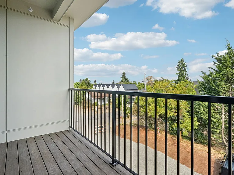 River Park Apartments — Photo 11