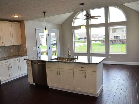 5th image of 5892 Red Oak Ct