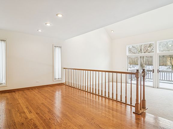 5th image of 945 Villas Ct