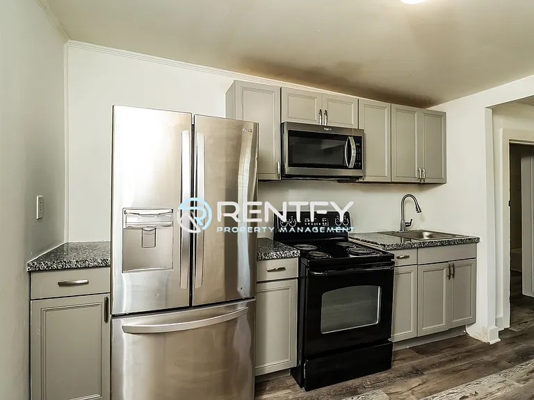 303 E Ingle St #B — Photo 5