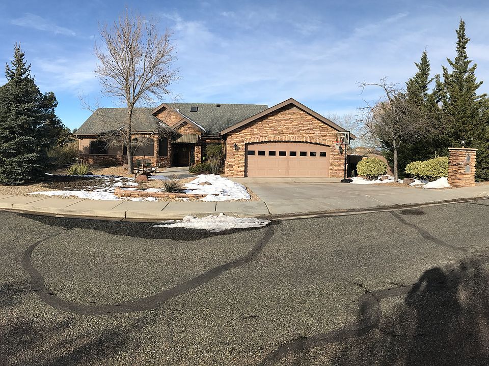 136 W. Soaring Ave. 
