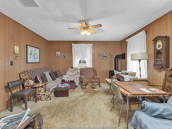 5th image of 3477 N Malden Rd