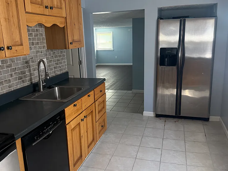345 N Wolf Creek St — Photo 6