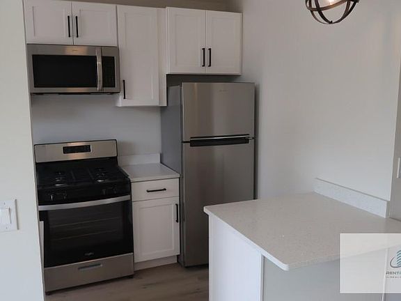 5th image of 3035-45 W Rosemont Ave #3035-3