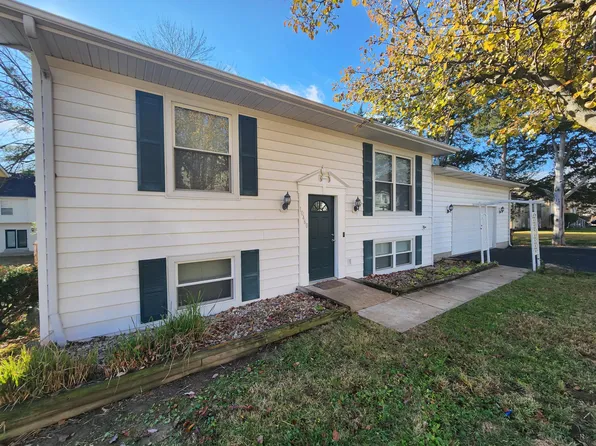 10460 Savannah Ave, Saint Louis, MO 63131