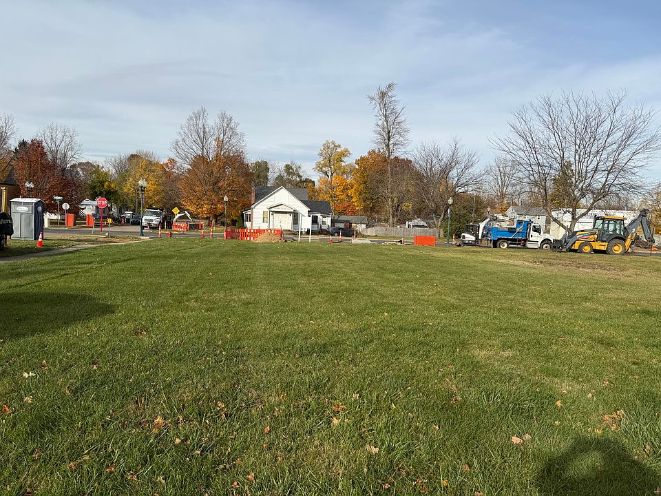 2nd image of 417 W Monroe Street