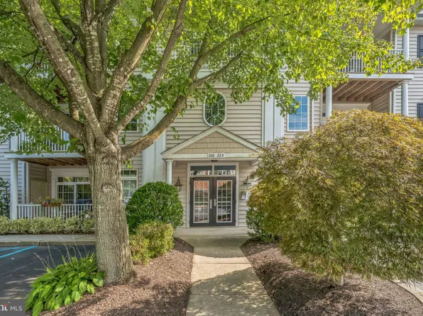 211 Victoria Gardens Dr #F, Kennett Square, PA 19348