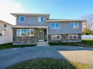 22 Park Lane Pl, Massapequa, NY 11758