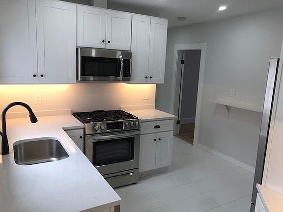 3rd image of 163 Waverley Ave