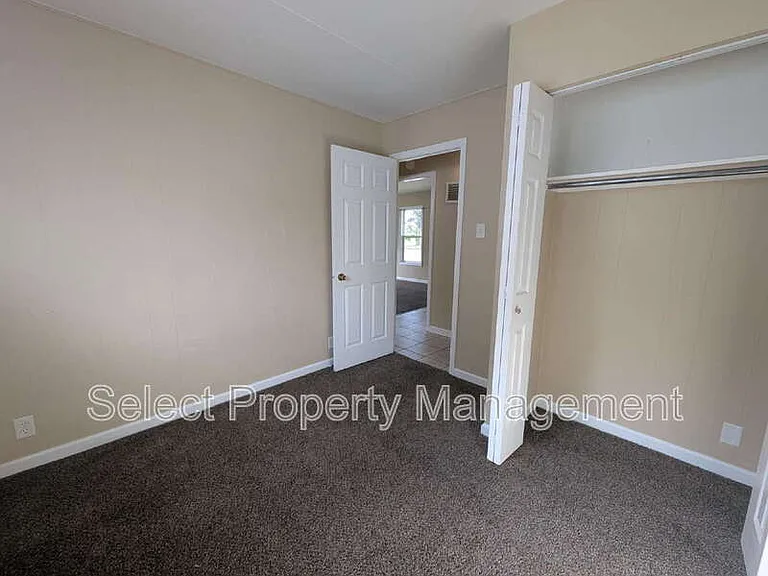926 Houston Dr — Photo 12