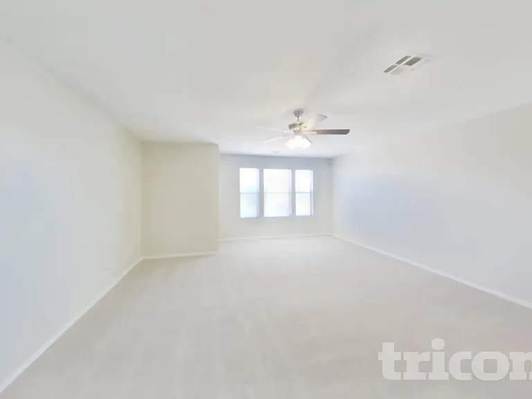 638 W Racine Loop — Photo 8