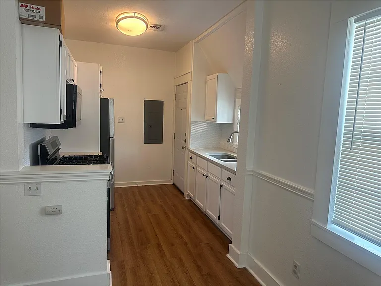 914 W Lynwood Ave — Photo 6
