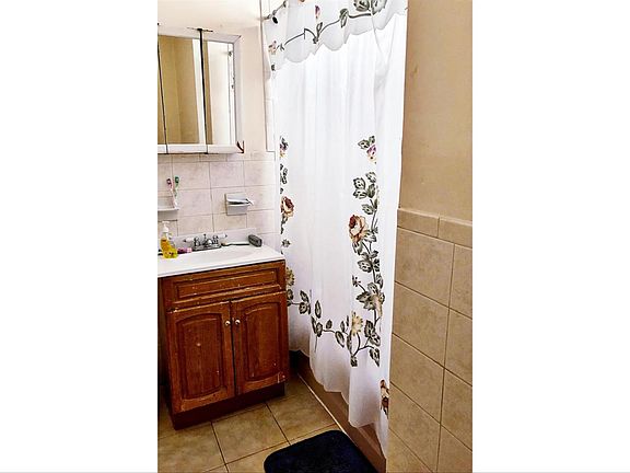 Unit 1 bathroom