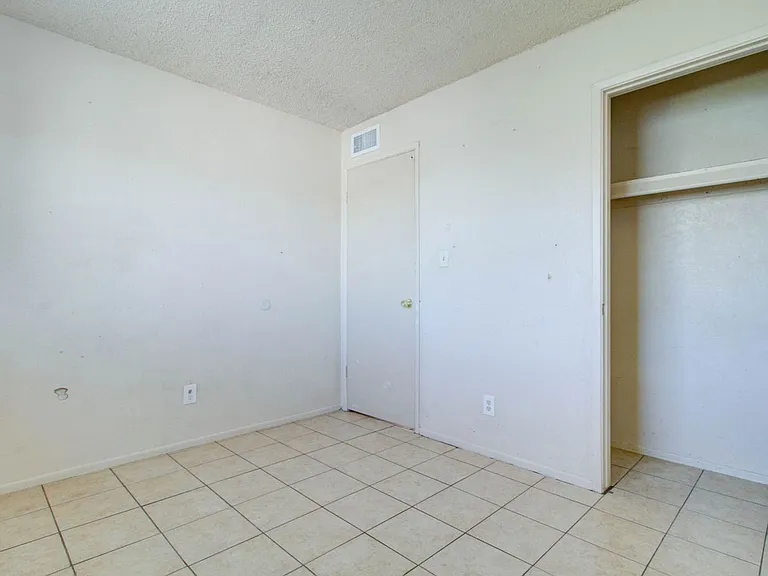373 N Williams St — Photo 16