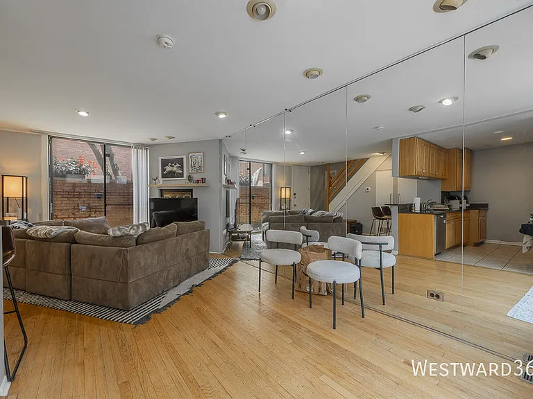 740 W Webster Ave #G — Photo 2