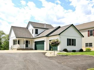 1195 Oakwood Ct NW, Hutchinson, MN 55350