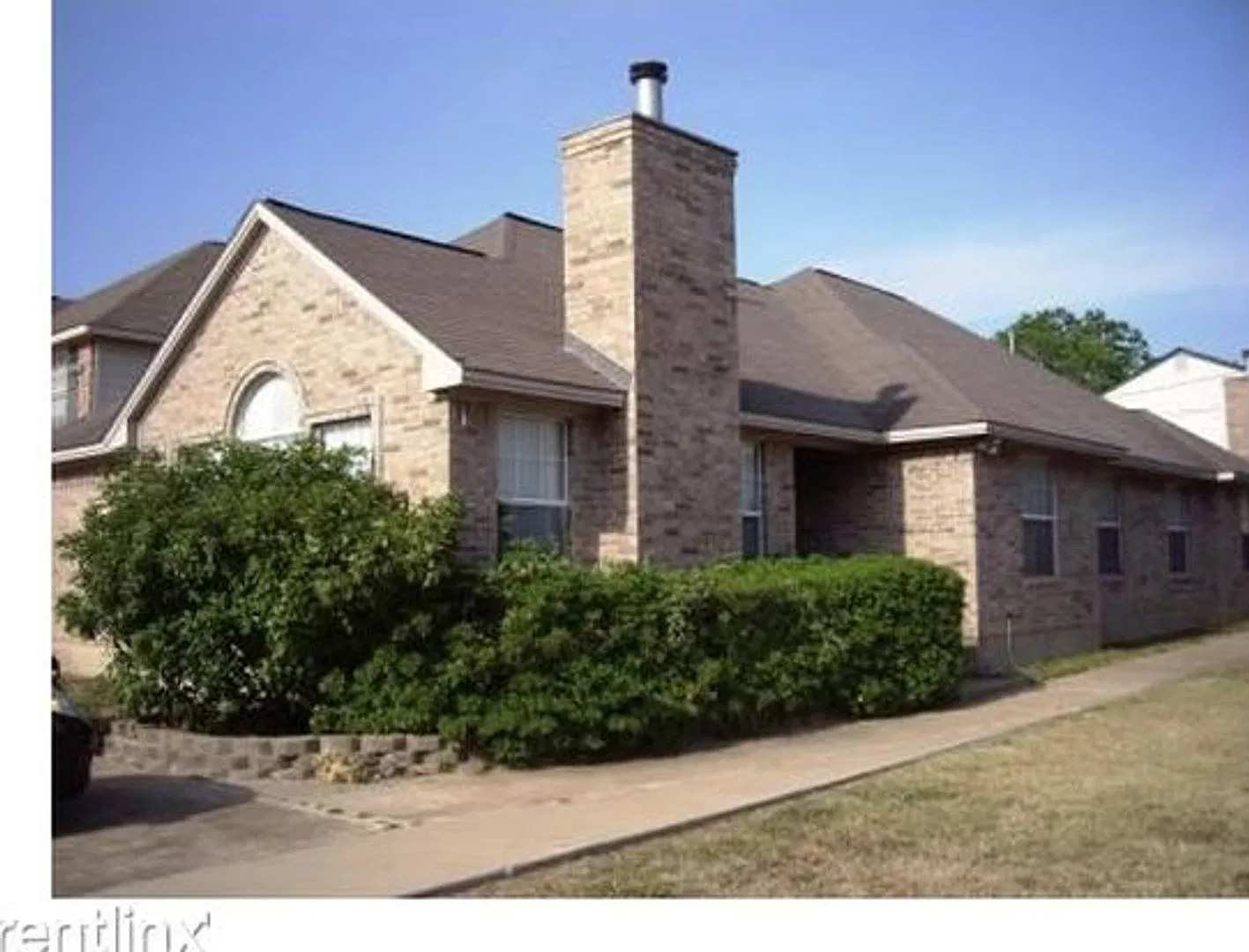 Spacious 3/2 duplex in great location — Photo 1