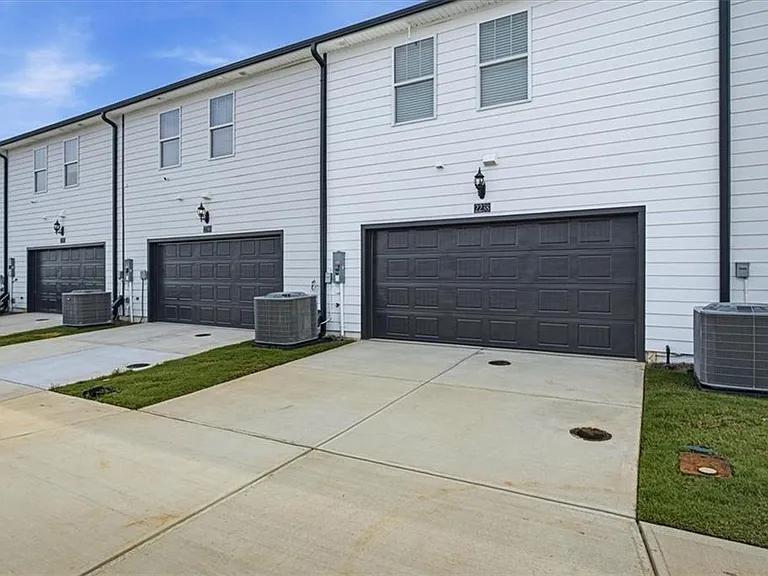 2238 Ashton Dr — Photo 24
