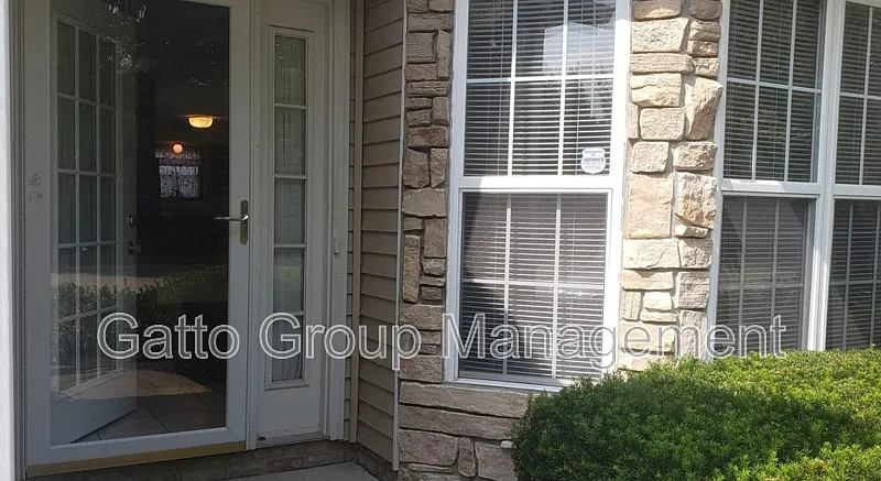 4 bed, 2.5 bath, 1740 sqft, $1,800 — Photo 2